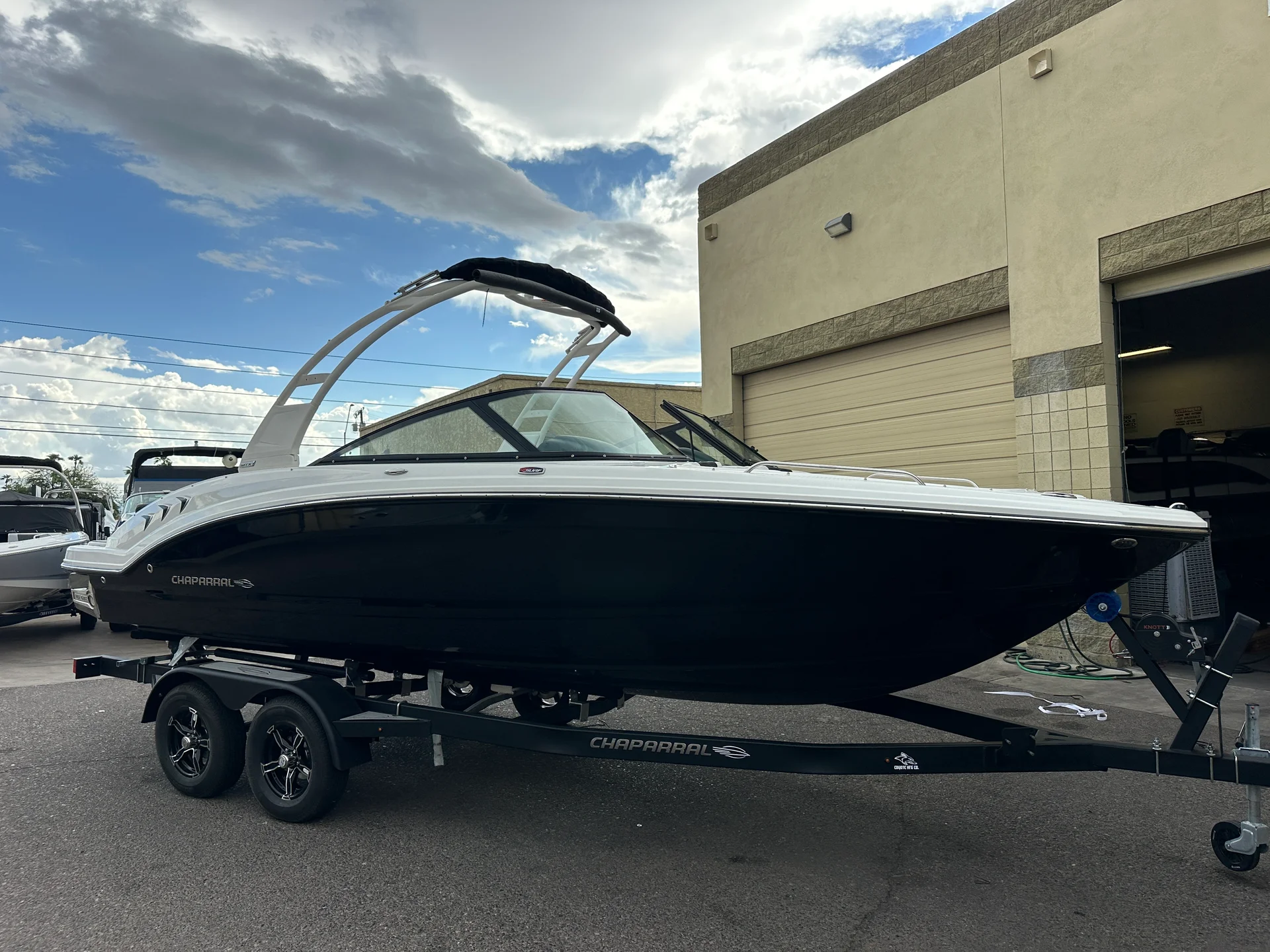 2026 Chaparral 23 Surf
