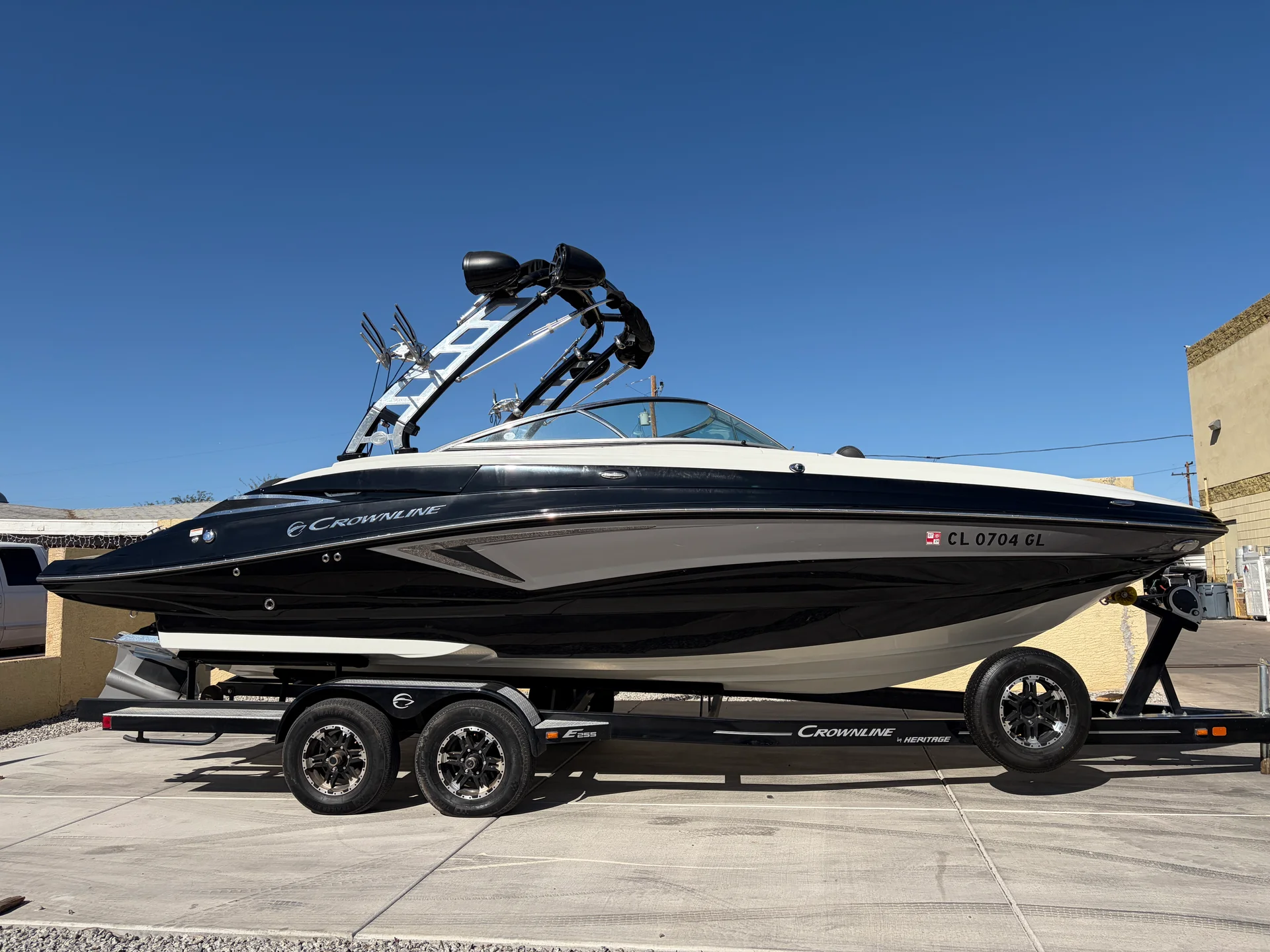 2019 Crownline E255 Surf