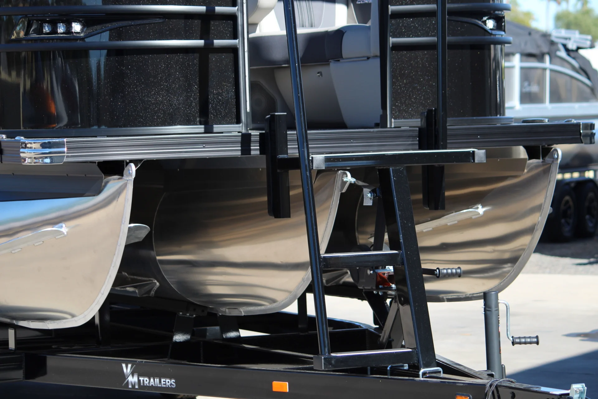 Pontoon vs Tritoon: Is the Third Tube Worth It?