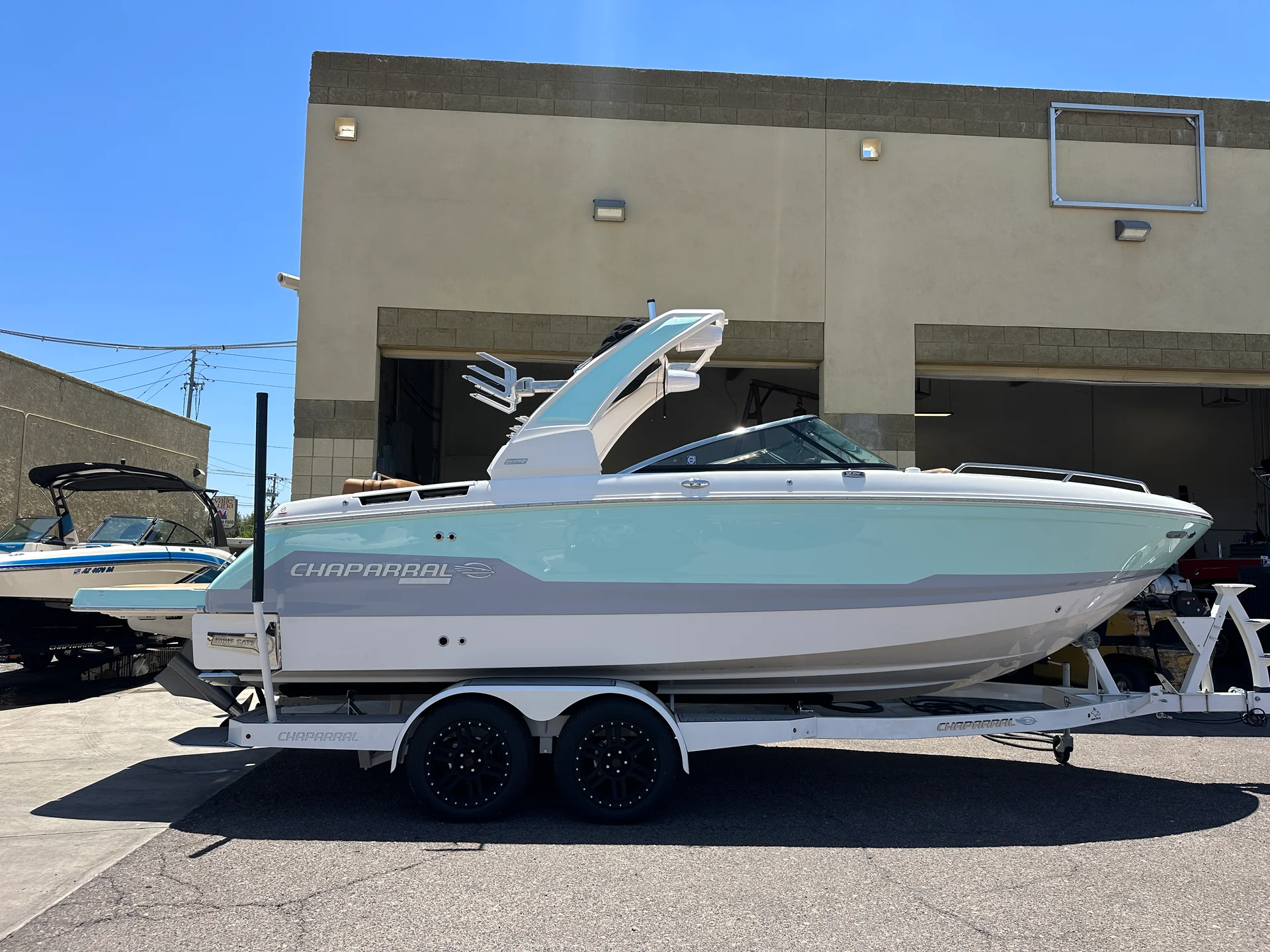 2025 Chaparral 26 Surf